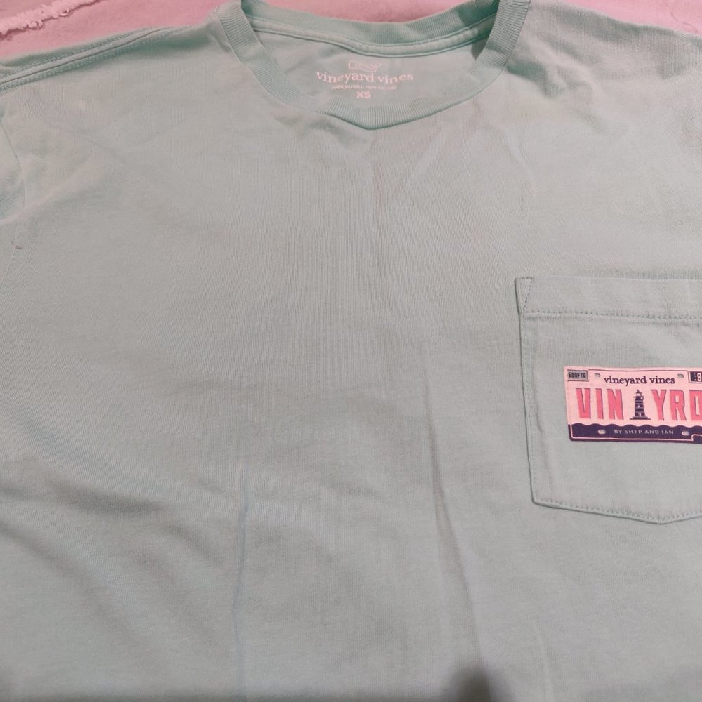 Vineyard Vines XS t shirt